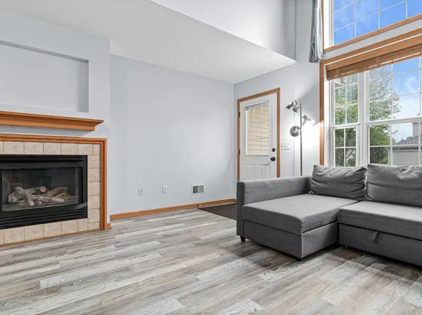 2765 Wagon Wheel Trl, Chaska, MN 55318