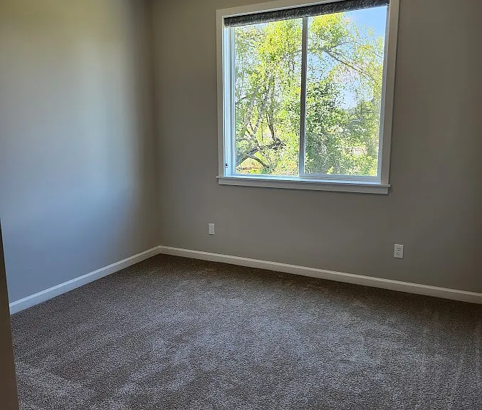 712 E Wilson St — Photo 11