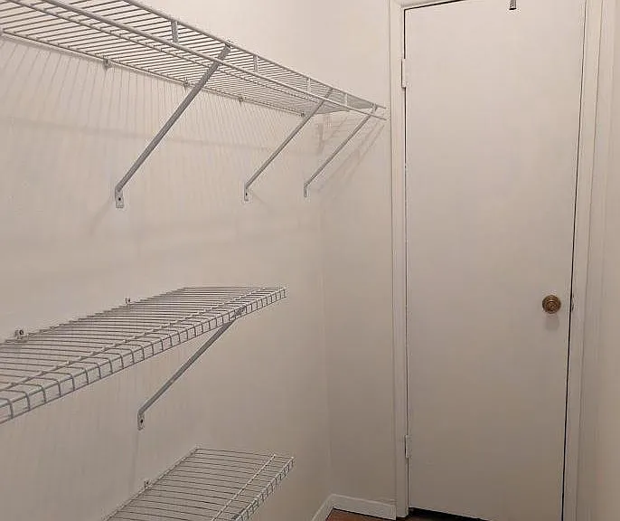2903 Charing Cross Rd #7 — Photo 16