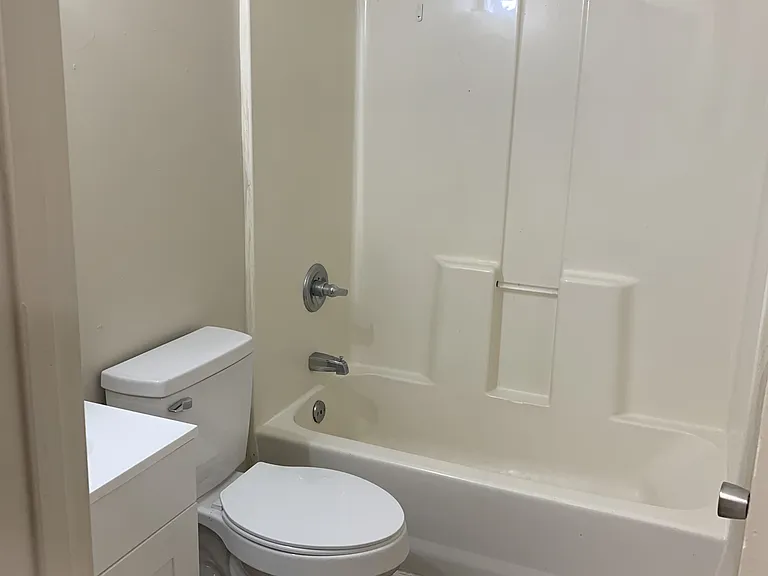 137 Sumner Top Ln #4 — Photo 4