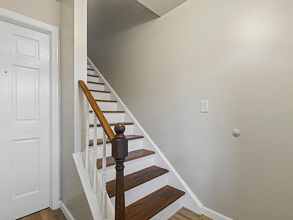 3rd image of 492 Main St E Floor 2