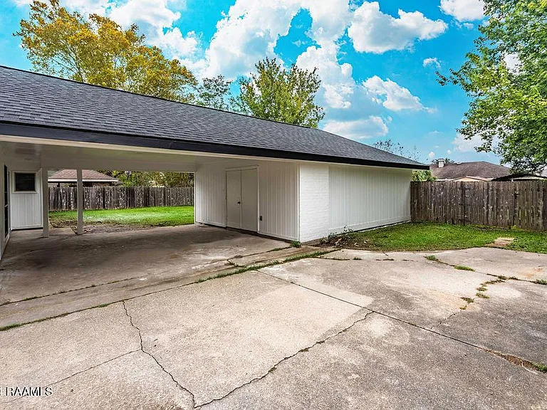 213 Presbytere Pkwy — Photo 22