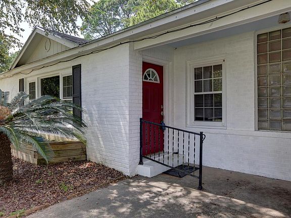 3rd image of 837 Ashton St