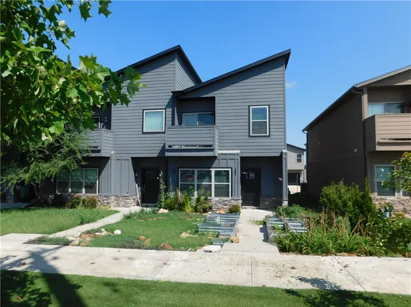 2240 W Moore Ln, Fayetteville, AR 72704