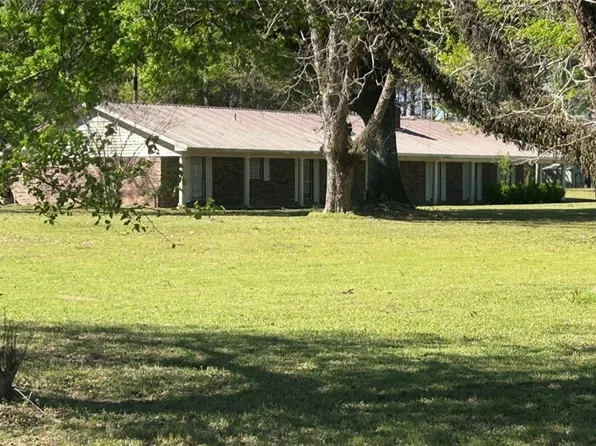 557 Layfield Rd, Coushatta, LA 71019