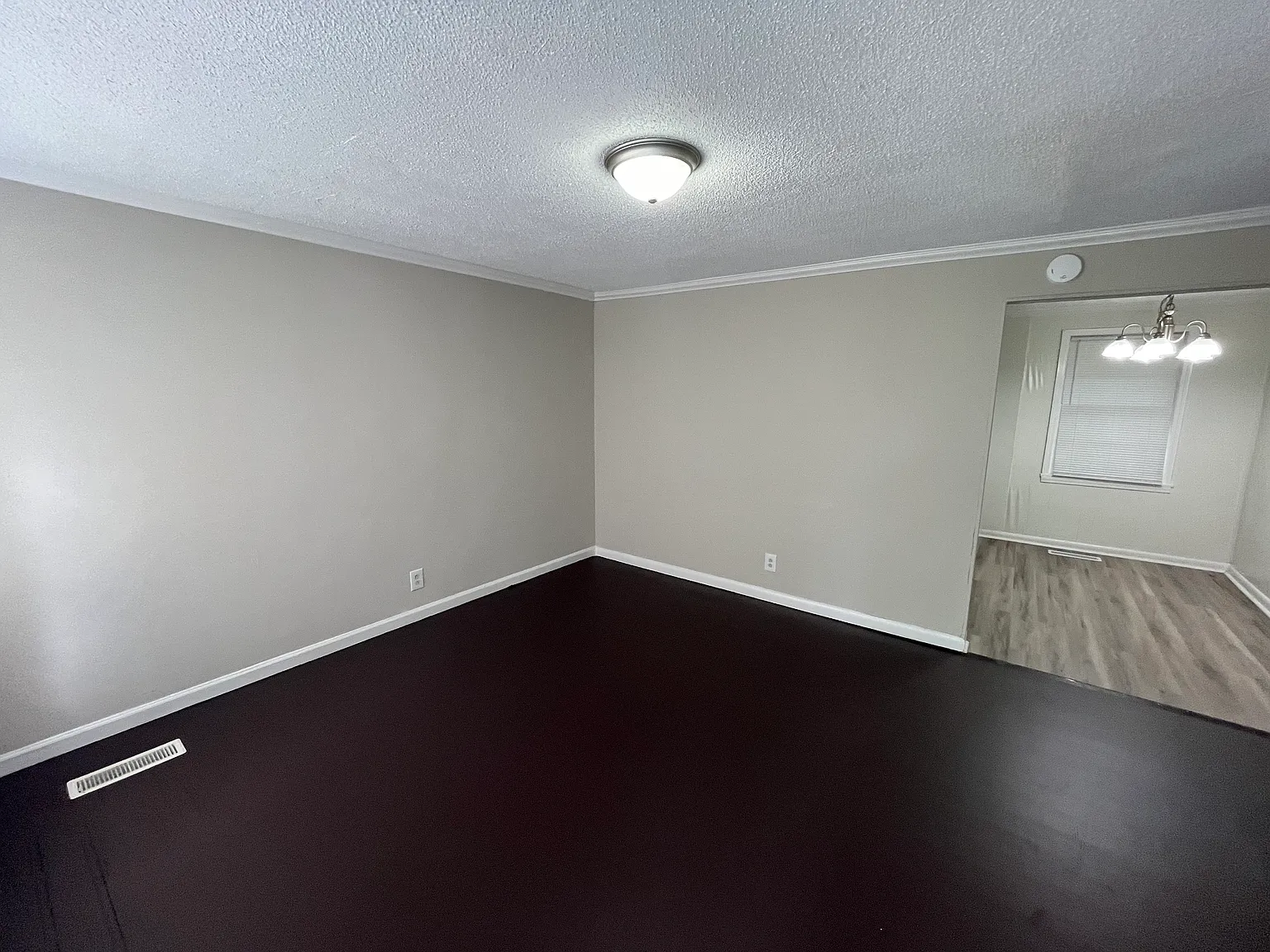 3 bed, 900 sqft, $925 — Photo 3