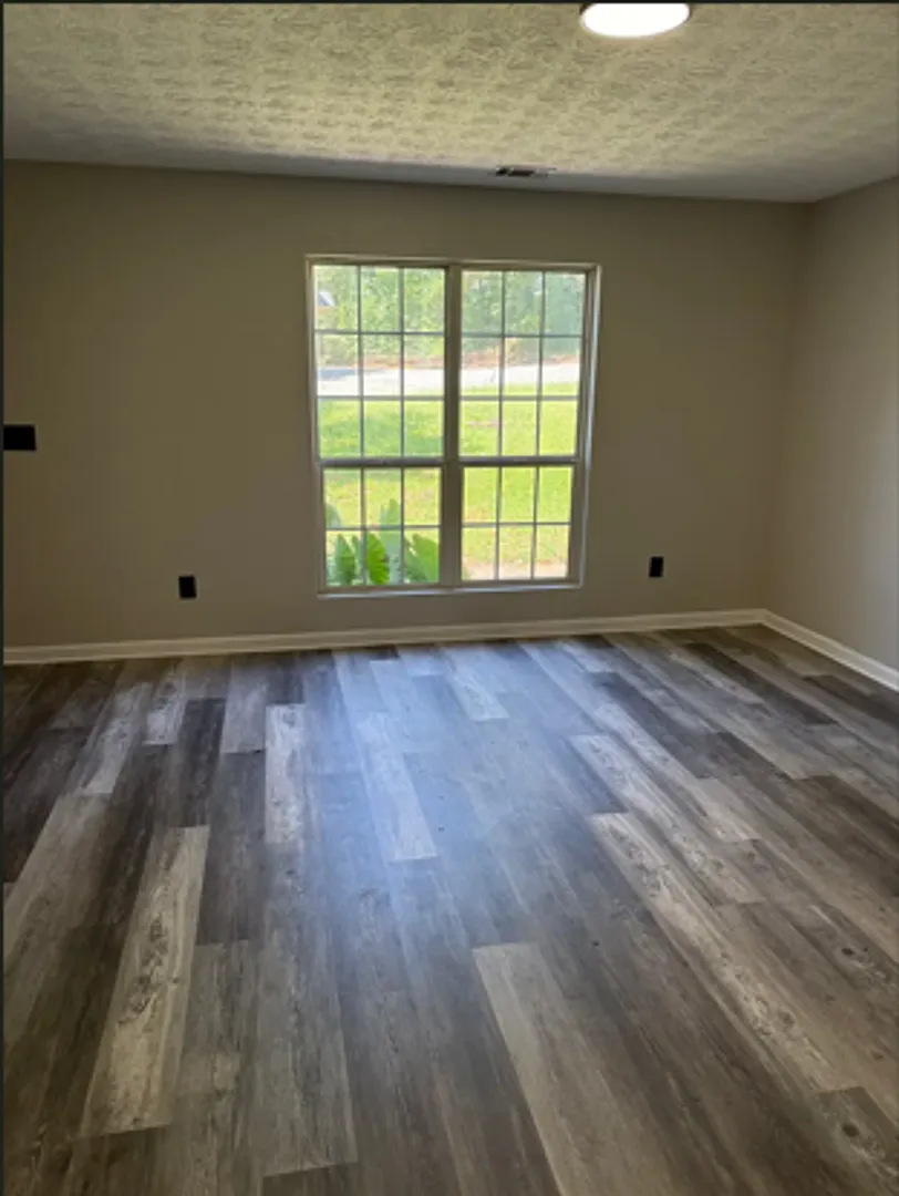 4782 Victoria Drive Flowery Branch- 2 bed 1.5 bath — Photo 3