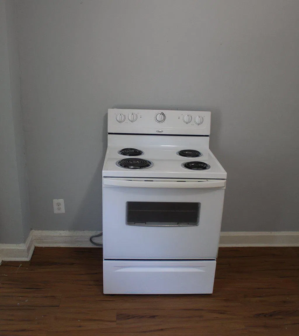 3 bed, 1.0 bath, 1236 sqft, $1,700 — Photo 4