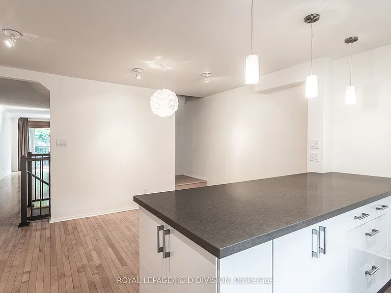 640 Adelaide St W — Photo 13