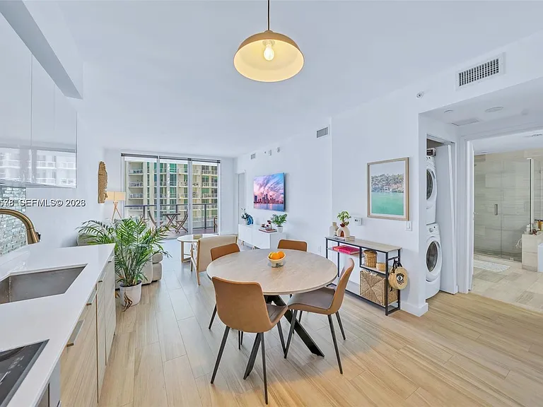 1300 Brickell Bay Dr #2104 — Photo 4