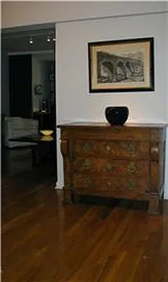 Sold by Metropolitan Res. Partners | media 5