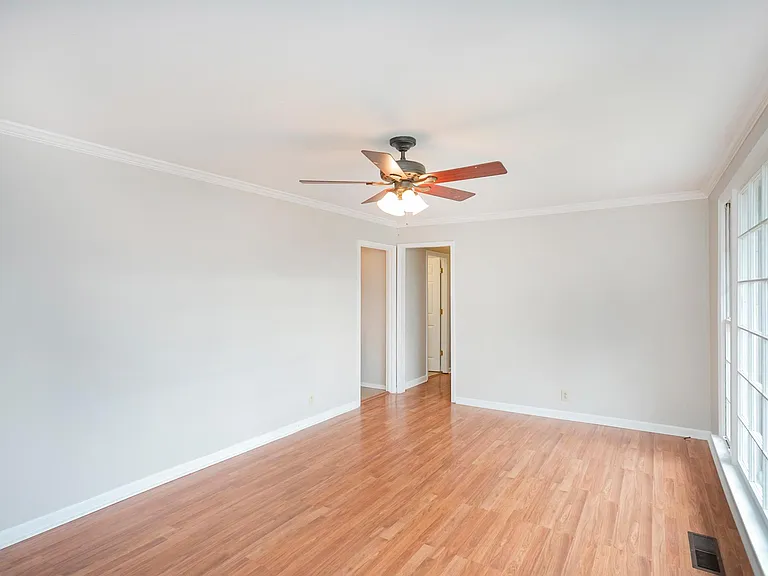 610 Ashley Ct — Photo 37