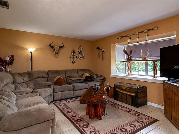 5th image of 1440 Meadowlark Dr