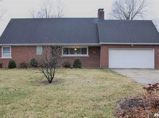 13 Circle Dr, Rochester, IL 62563