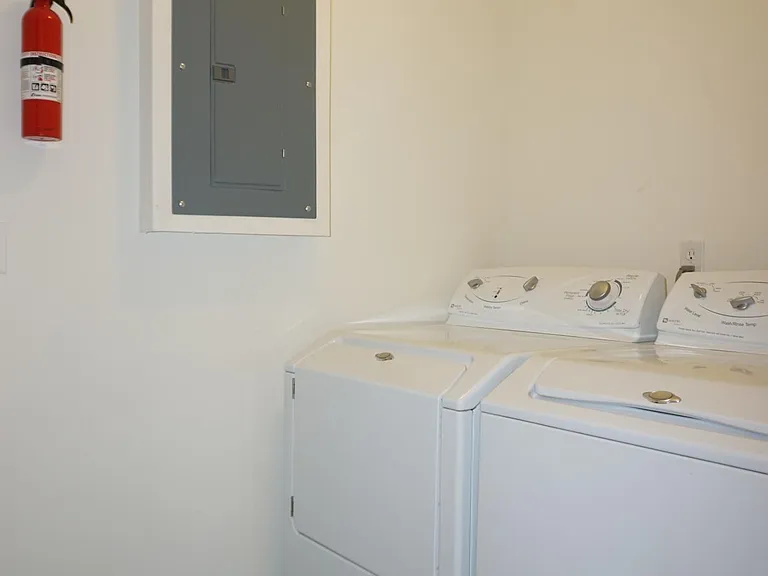 1345 Addington Ln — Photo 10