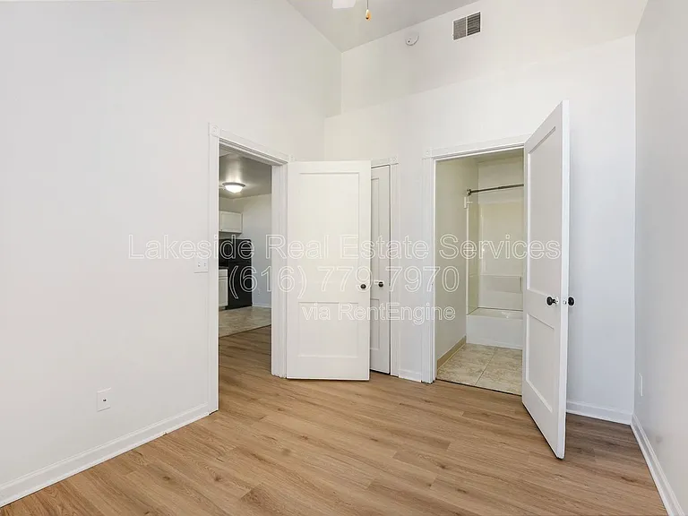 100 Washington Ave #204 — Photo 4