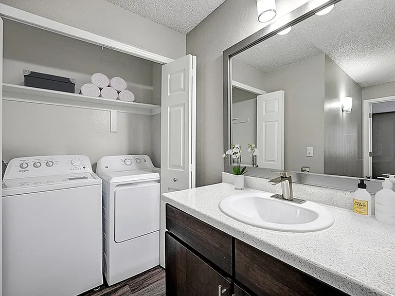 Summit Riverside Apartments — Photo 29