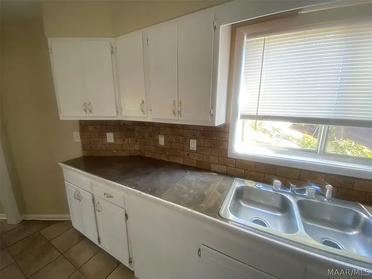 2440 Price St #C — Photo 4