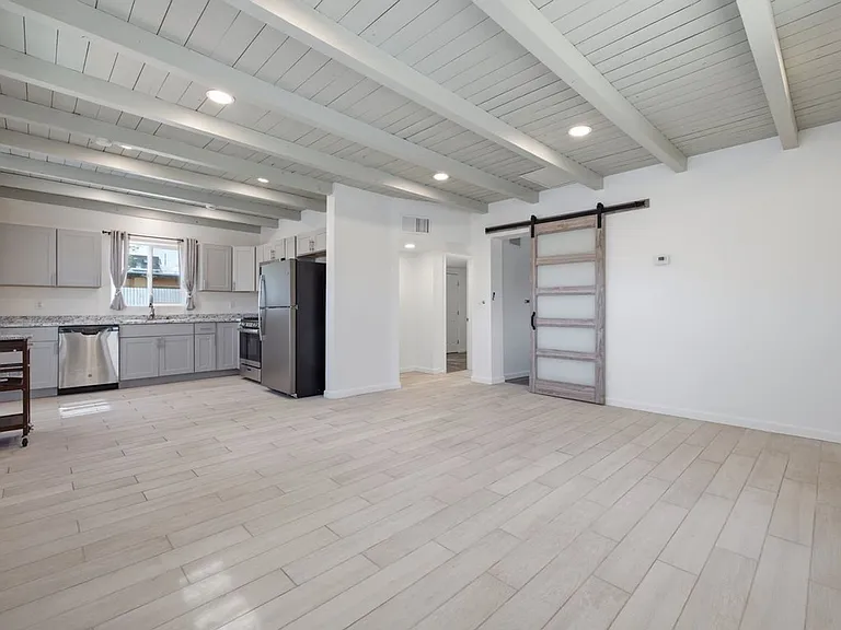 1220 N Catalina Ave — Photo 7