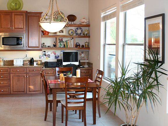kitchen eating area/desk