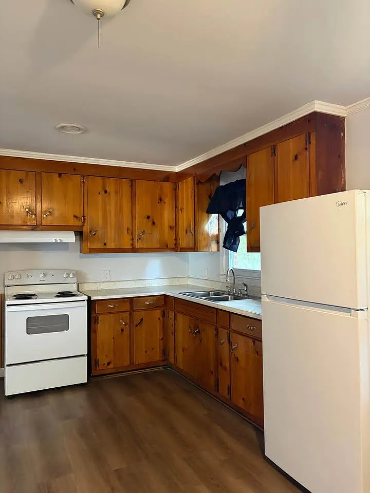 4 bed, 1.0 bath, 1200 sqft, $1,001 — Photo 3