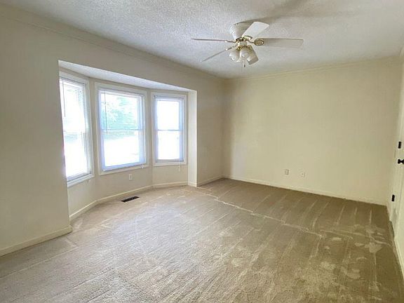 4th image of 269 Woodcastle Dr