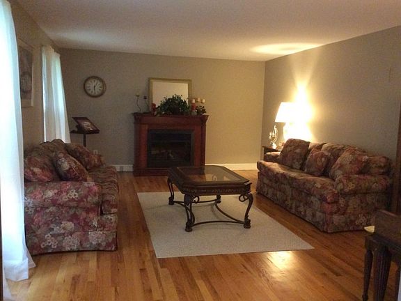 2nd image of 132 Lakeshore Dr