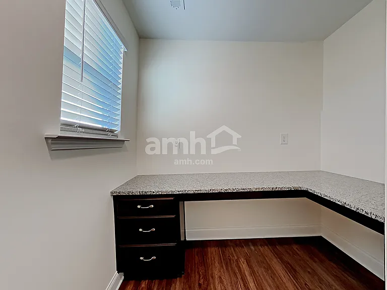 144 Twin River Dr — Photo 13