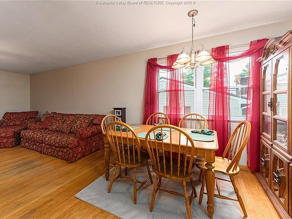 5th image of 910 Upton Dr
