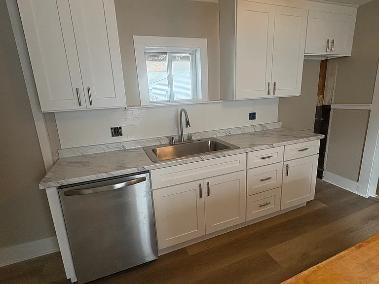 115 Front St — Photo 2