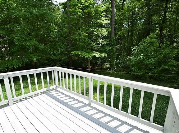 Nice back yard and deck, check out the privacy behind you!