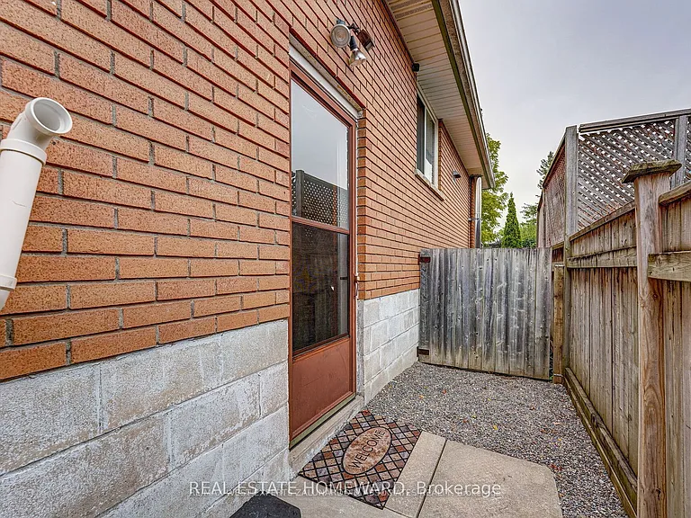 77 Toronto St #LOWER — Photo 2