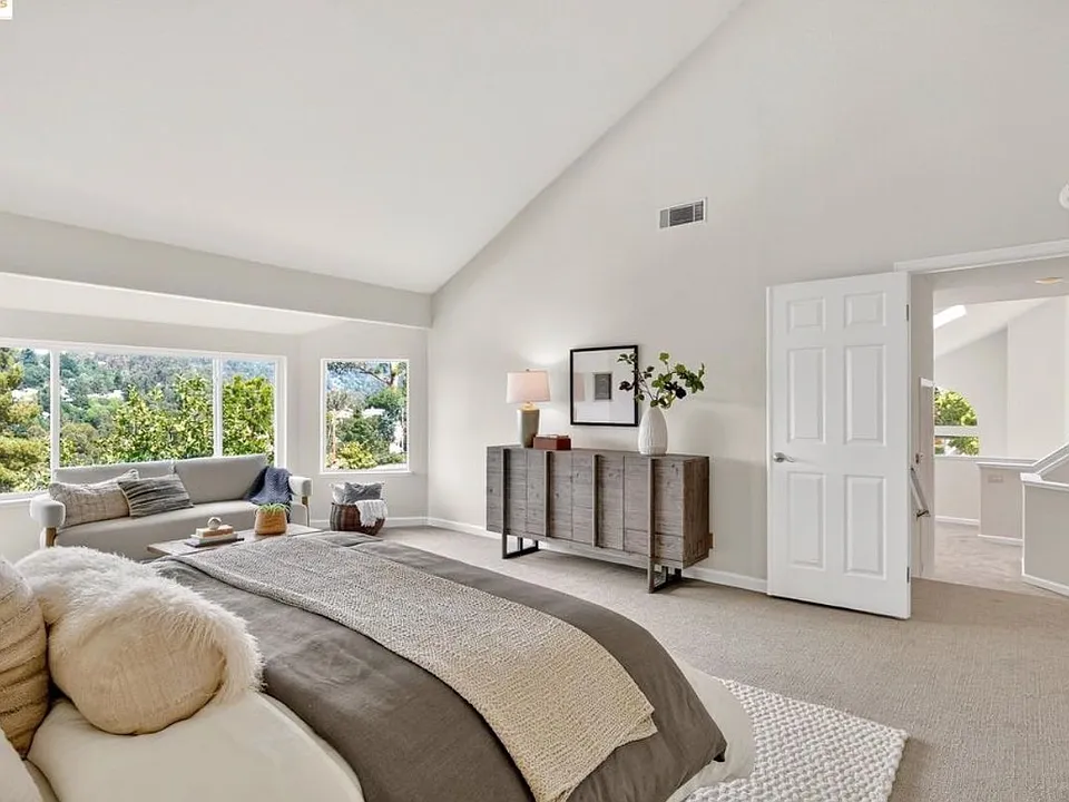 1737 Alhambra Ln