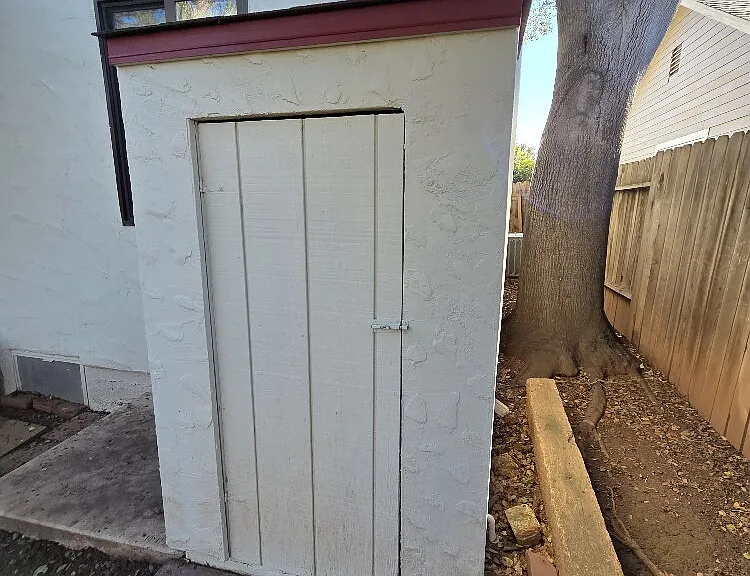 604 Mormon St — Photo 18