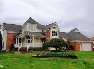 49761 Regatta Dr, New Baltimore, MI