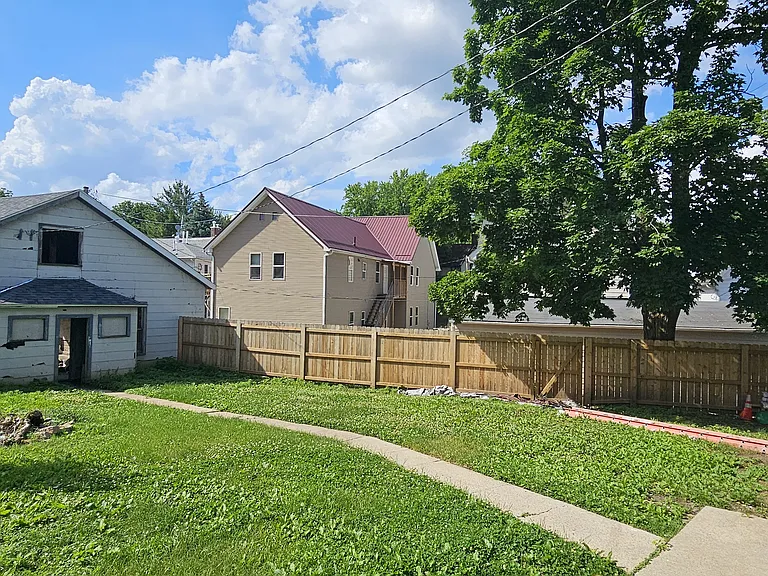 425 Hill St — Photo 5