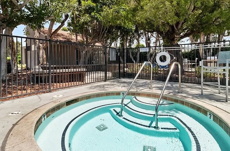 Colonnade at Fletcher Hills — Photo 26