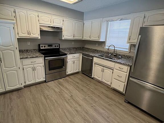 2nd image of 509 NE Adams Dr