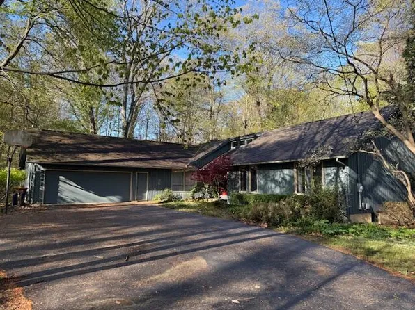 1467 Seminole Dr, Holland, MI 49424