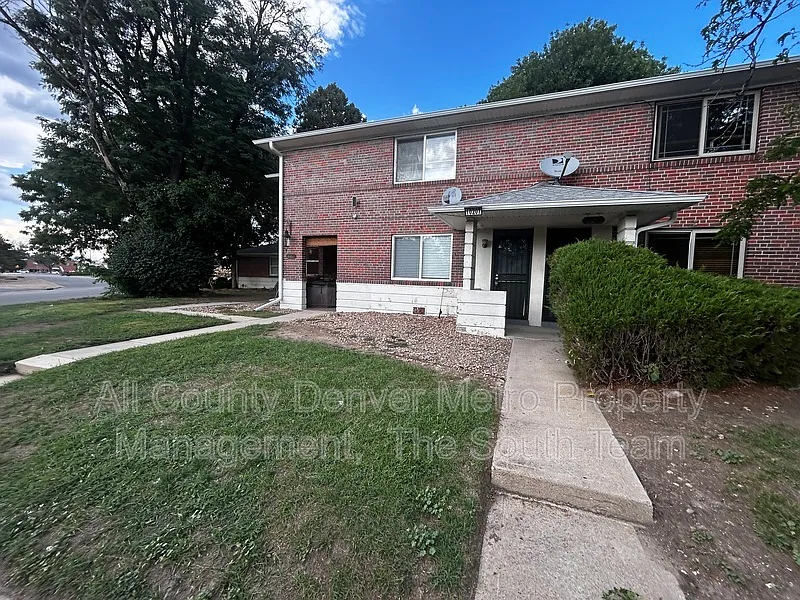 2 bed, 1.0 bath, 832 sqft, $1,645 — Photo 1