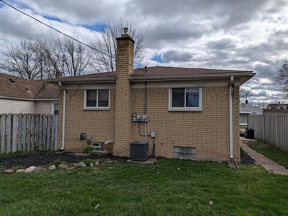 5th image of 2140 Olive Ave