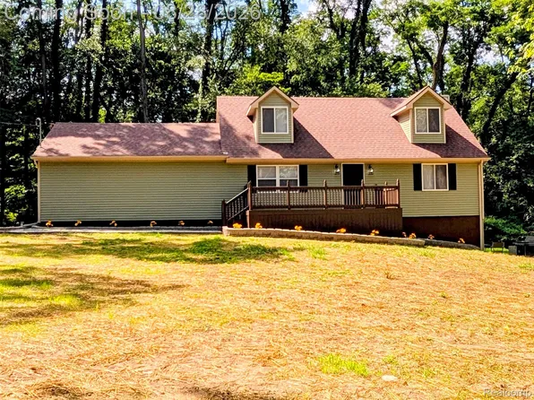 15196 Shiawassee Dr, Byron, MI 48418