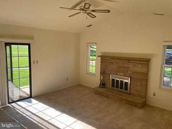 3rd image of 181 Basswood Ct
