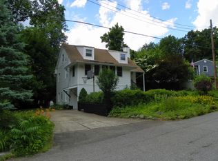 2 Salisbury Rd, Patterson, NY 12563