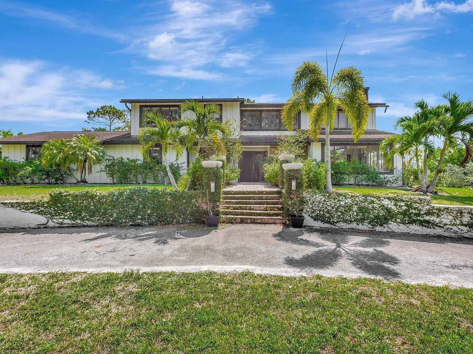 5 bed, 3.5 bath, 3329 sqft, $9,000 — Photo 3