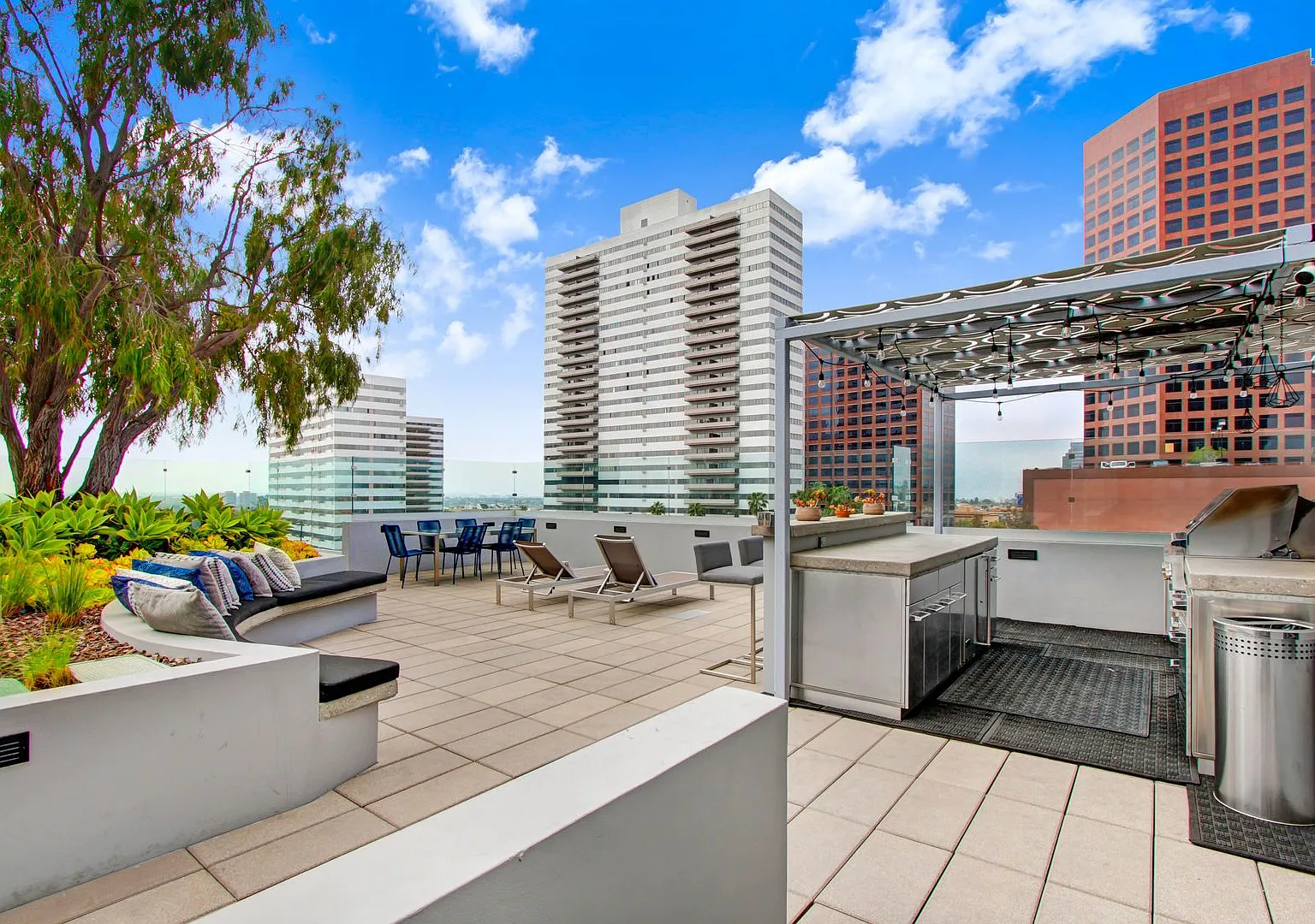 2 bed, 1215 sqft, $4,695 — Photo 2