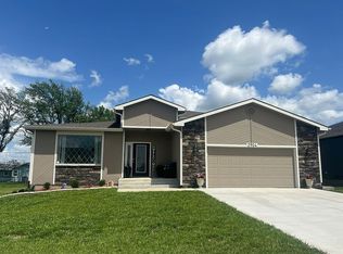 2904 SW Greenridge St, Topeka, KS 66614