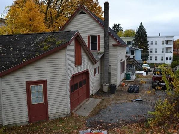 49 Hartford St, Fitchburg, MA 01420
