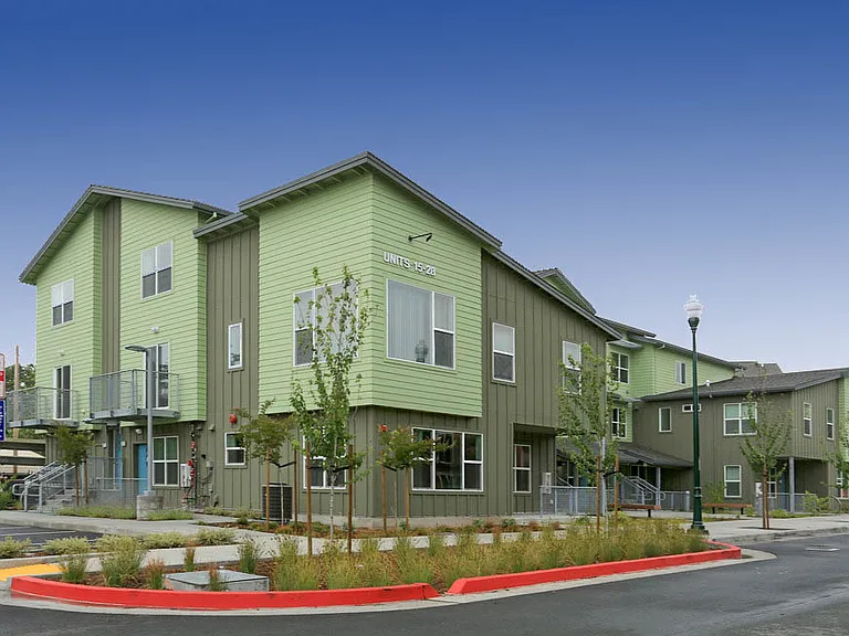 Esposti Park Apartments — Photo 1