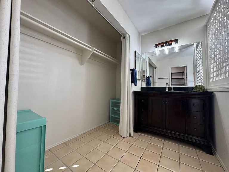Kurtz St — Photo 24
